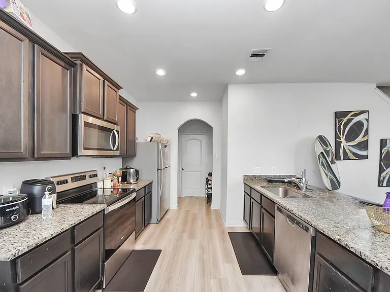 7943 Vacek Meadows Loop — Photo 15