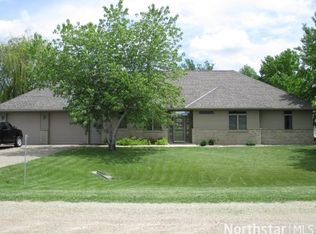 11548 Sunset Cir, Hutchinson, MN 55350