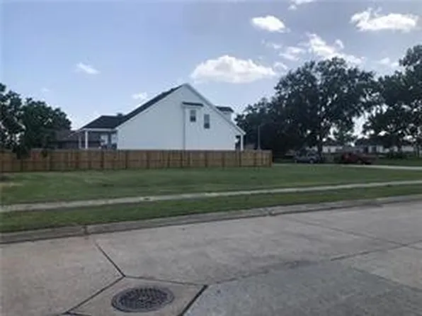 2005 Benjamin St, Arabi, LA 70032
