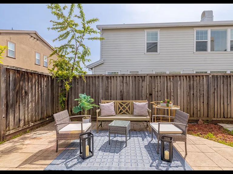 1642 Welford Cir — Photo 32