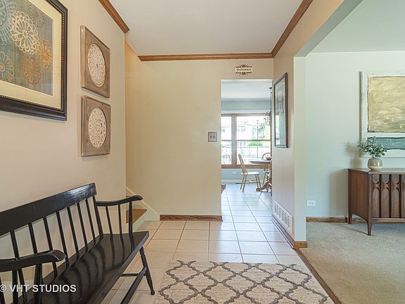 2nd image of 306 W Kingsbury Dr