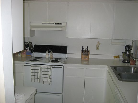 2nd image of 5292 Wedgewood Ln #39