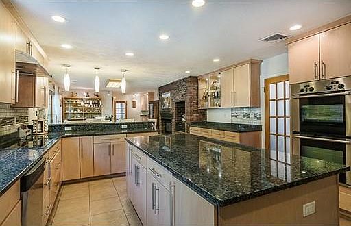 4th image of 15 Amberwood Dr