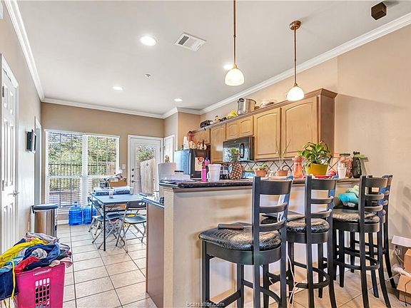 3rd image of 305 Holleman Dr #801
