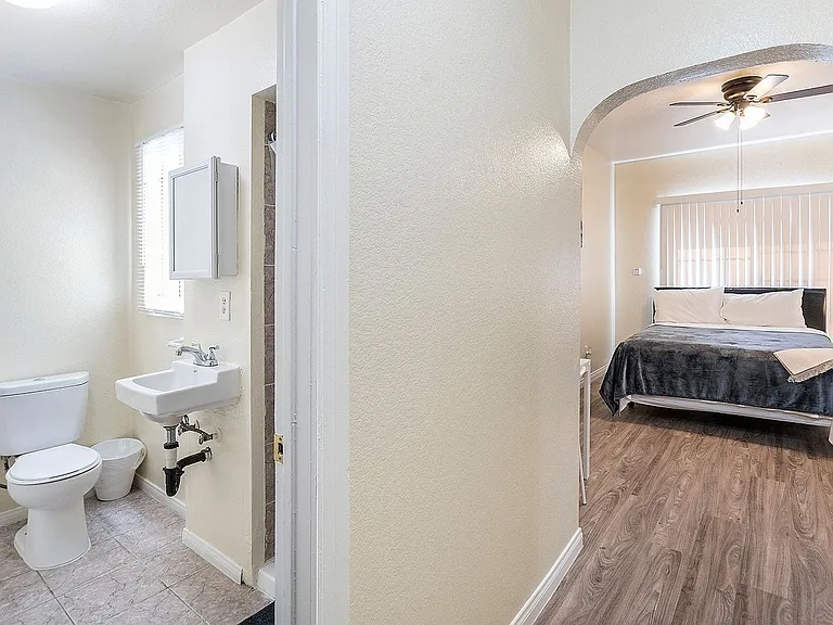 Soto Rose Apartments — Photo 65