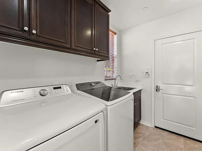 10449 Monterey Ridge Dr — Photo 13