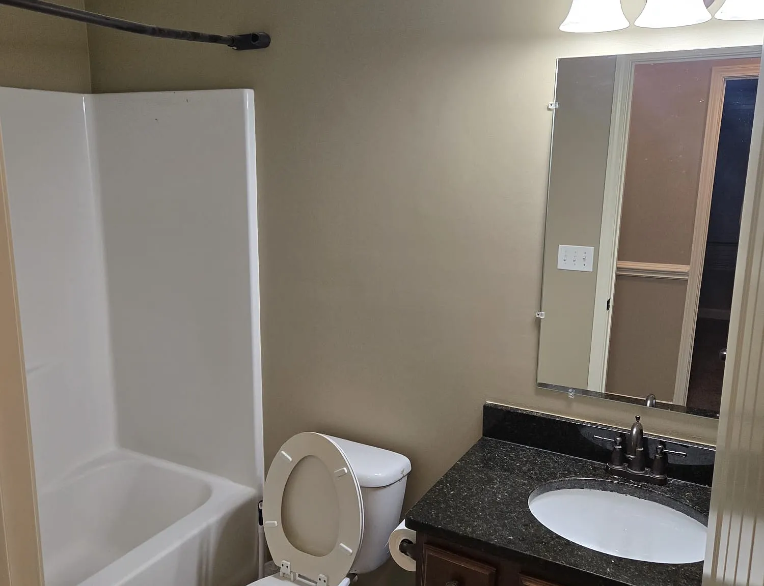 3 bed, 1234 sqft, $1,850 — Photo 2
