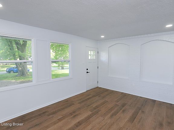 5th image of 229 Derby Ave