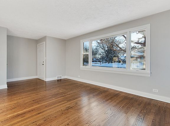 3rd image of 316 Crestwood Dr