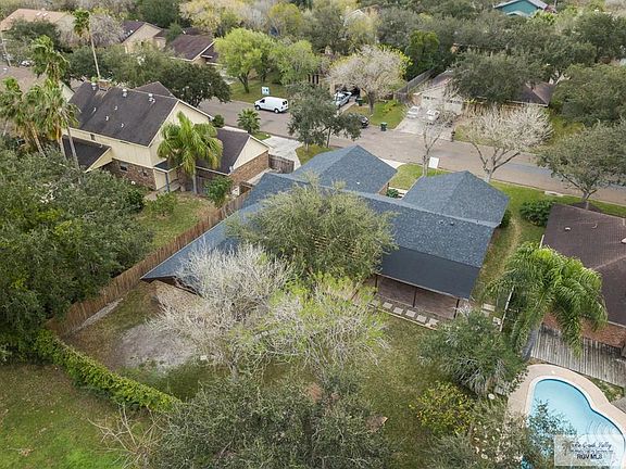 3rd image of 2917 Cypress Dr