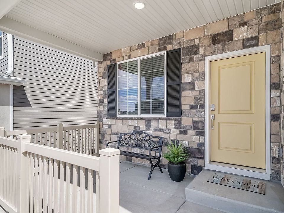 Front porch of Triumph floorplan