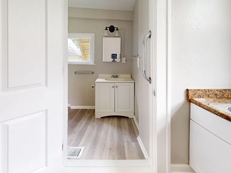 703 Excelsior Ave — Photo 1