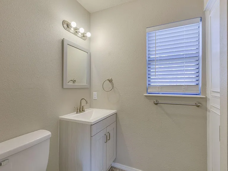 157 Harbor Dr — Photo 17