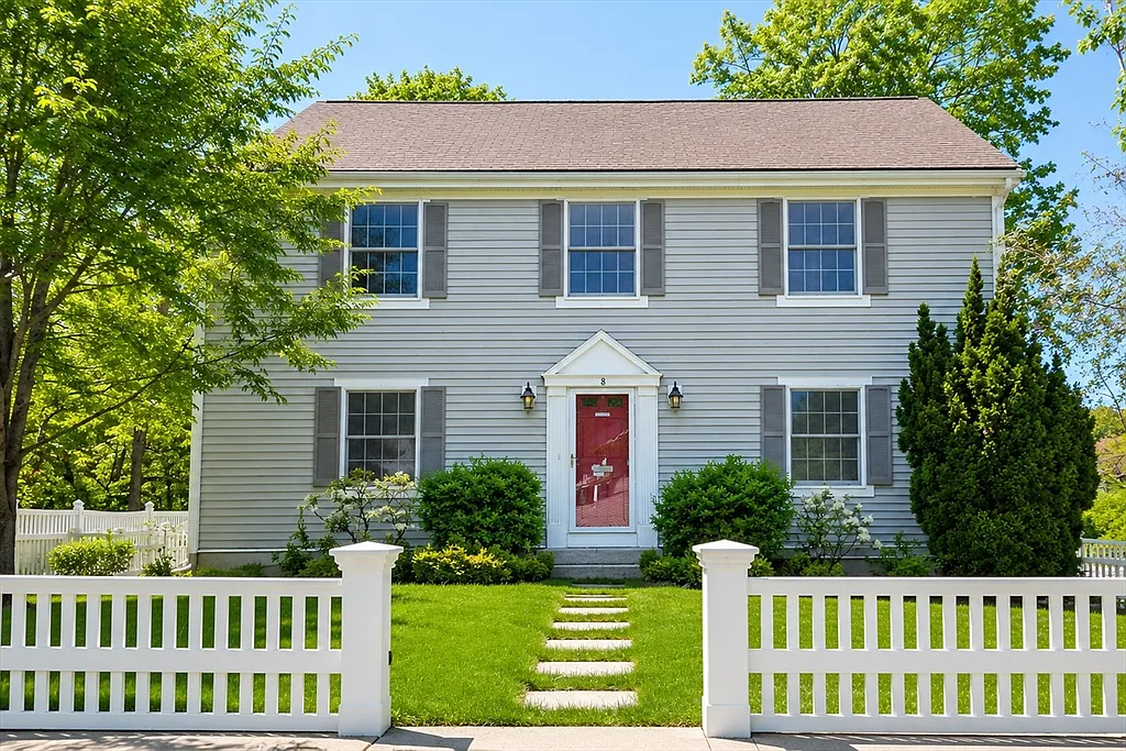 4 bed, 2.5 bath, 1728 sqft, $5,500 — Photo 1