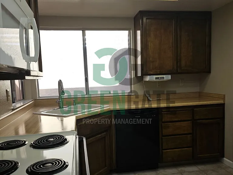 3557 Claremont Ave — Photo 10