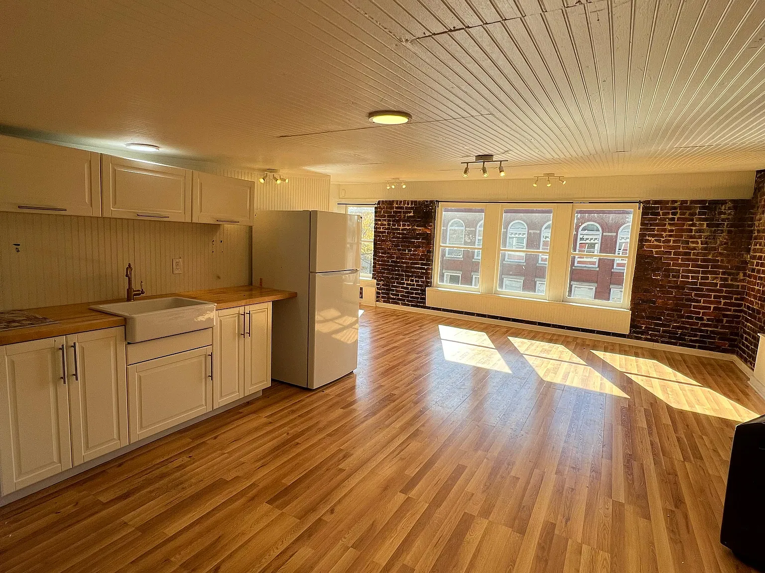 Studio, $1,350 — Photo 2