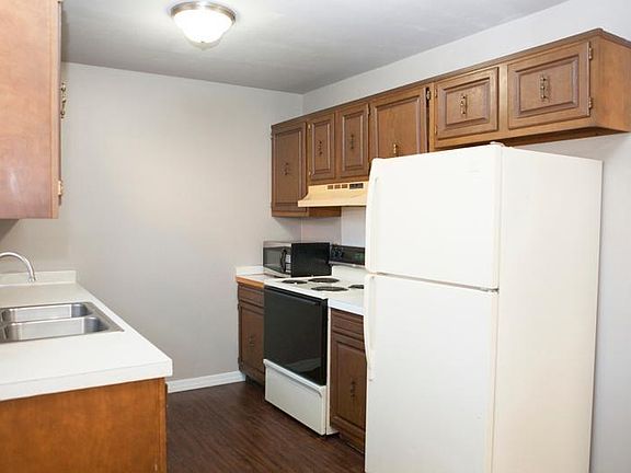 3rd image of 1425 Rolling Oaks Dr #1425