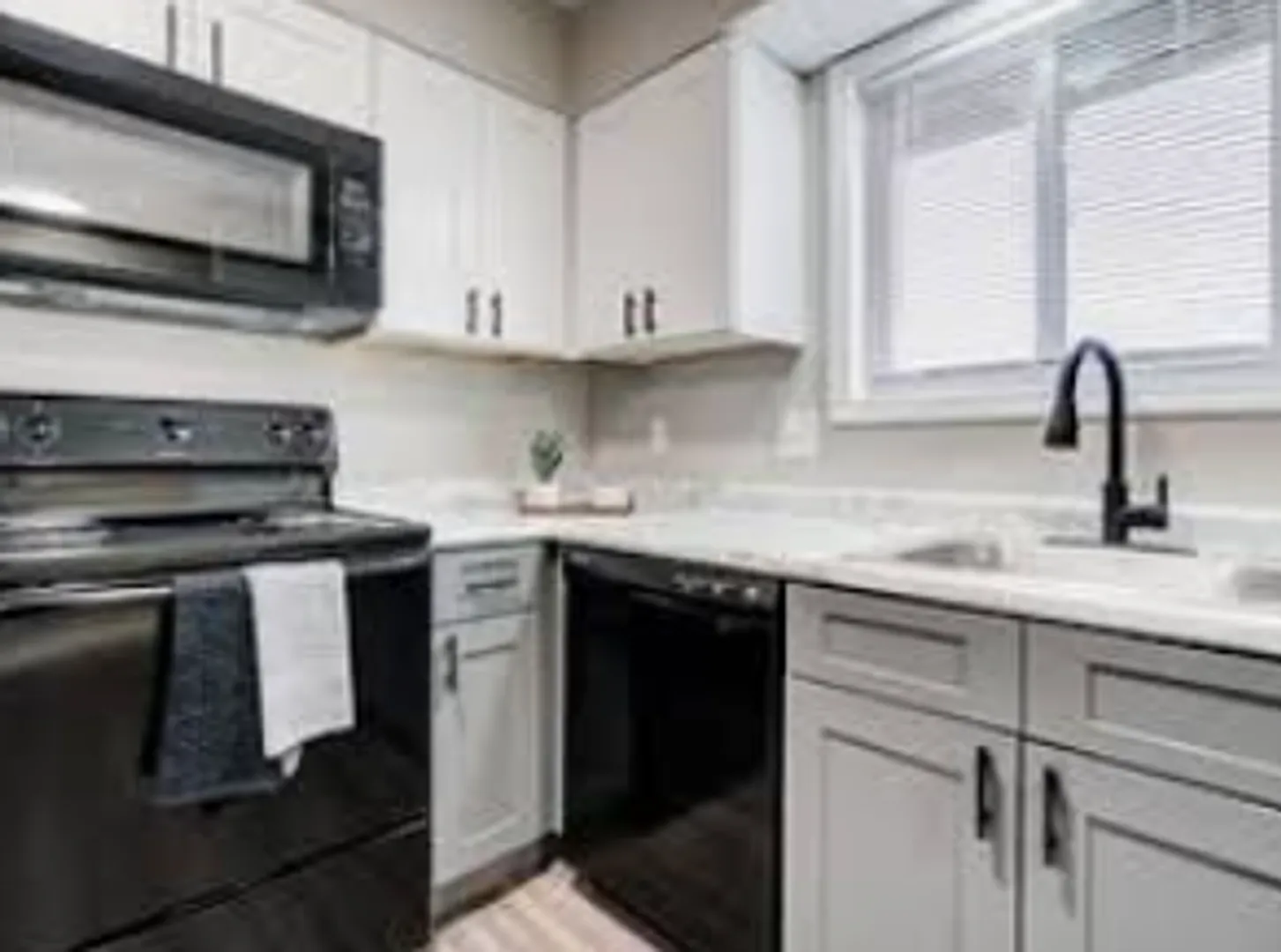 3201 Fairfield Avenue — Photo 1
