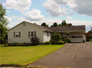 13 Downing Cir, Bloomfield, CT 06002