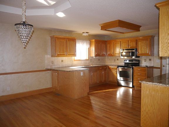 5th image of 15905 Ryan Dr
