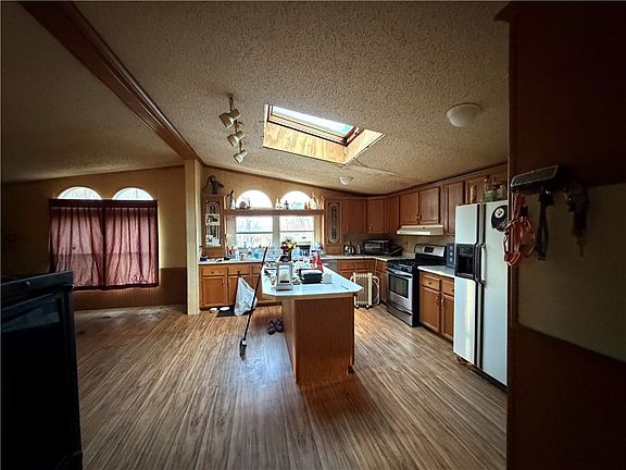 4th image of 421 E Twin Ln