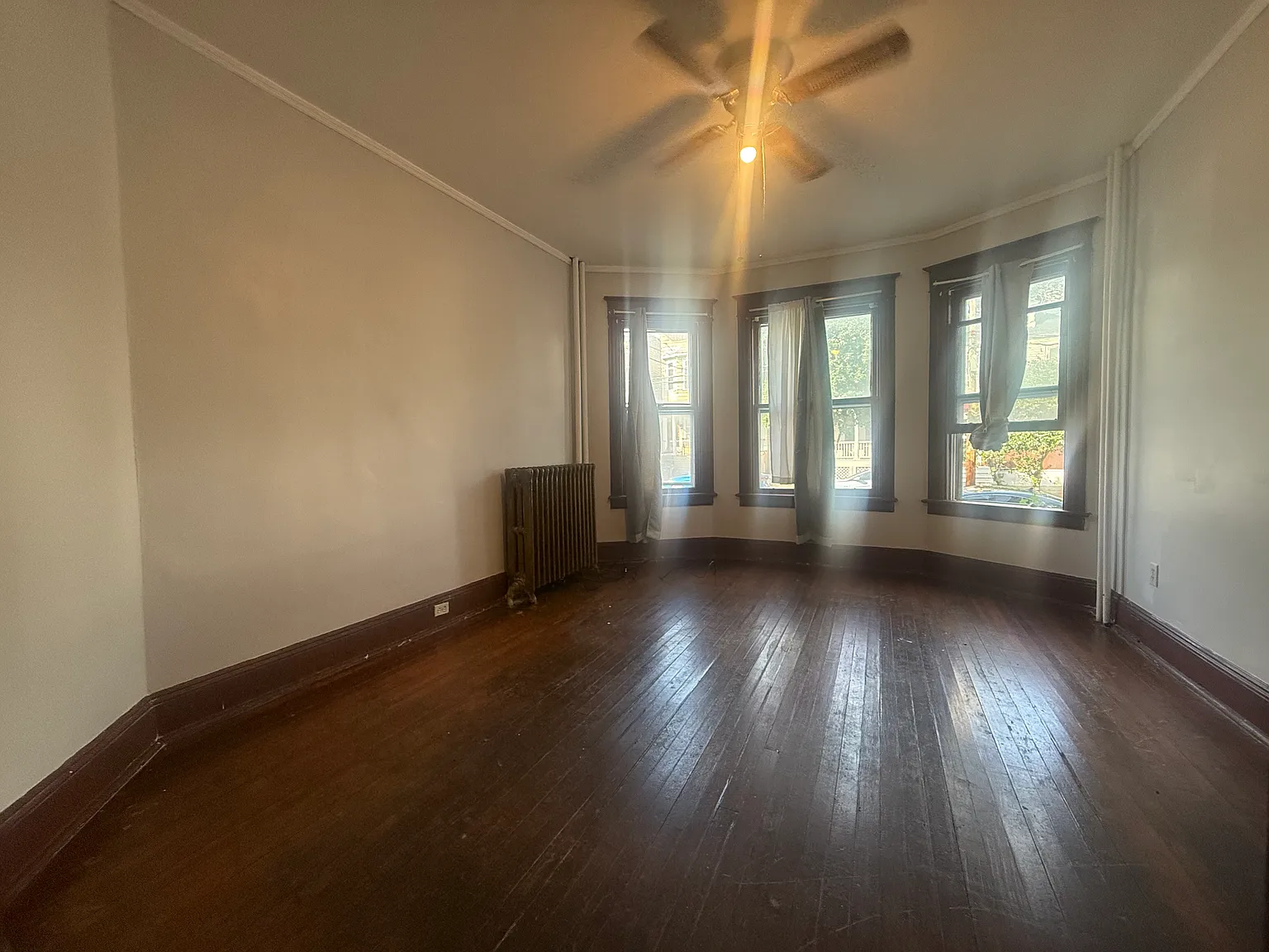 3 bed, 1100 sqft, $1,500 — Photo 2
