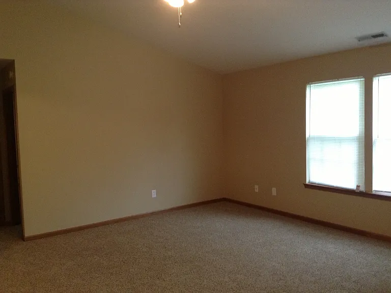 6324 Blakeview Dr — Photo 6