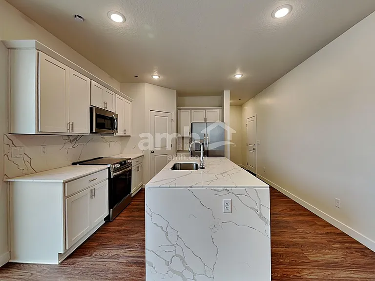 8968 S Wilroy Rd — Photo 3