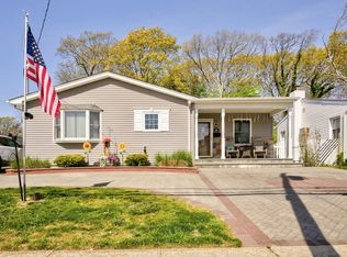 38 Park Ln, Massapequa, NY 11758