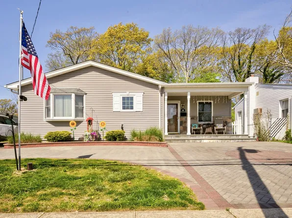 38 PARK Lane, Massapequa, NY 11758