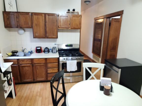 3rd image of 2829 W Fullerton Ave APT 3R