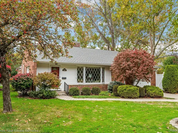 499 Chalfonte Ave, Grosse Pointe Farms, MI 48236
