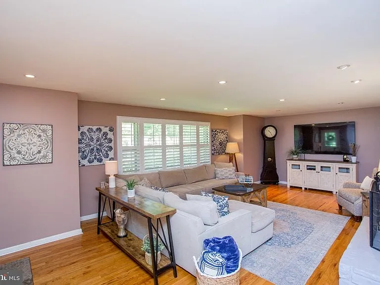 67 Townview Dr — Photo 4
