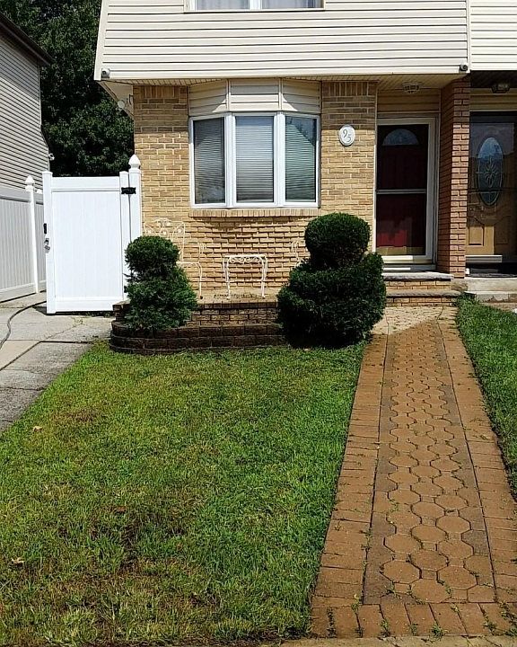 1st image of 95 Stieg Ave
