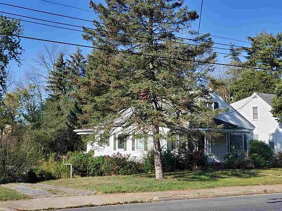 2nd image of 125 Maryland Ave