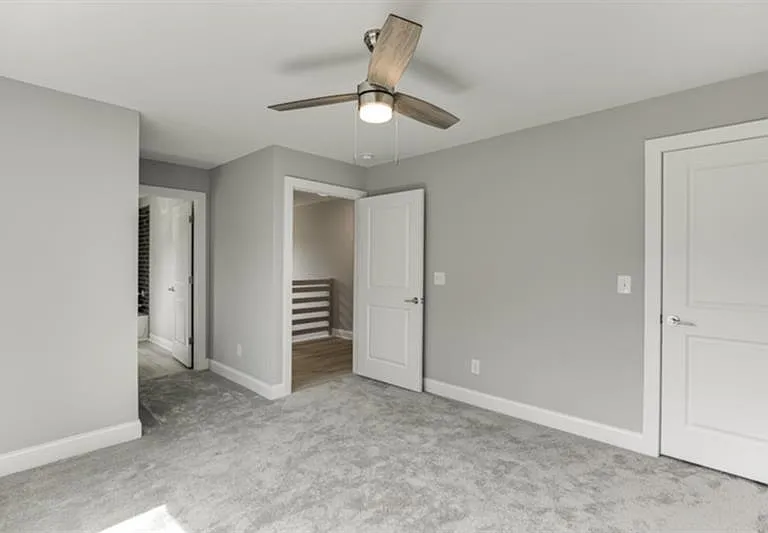1641 E Broad St — Photo 22