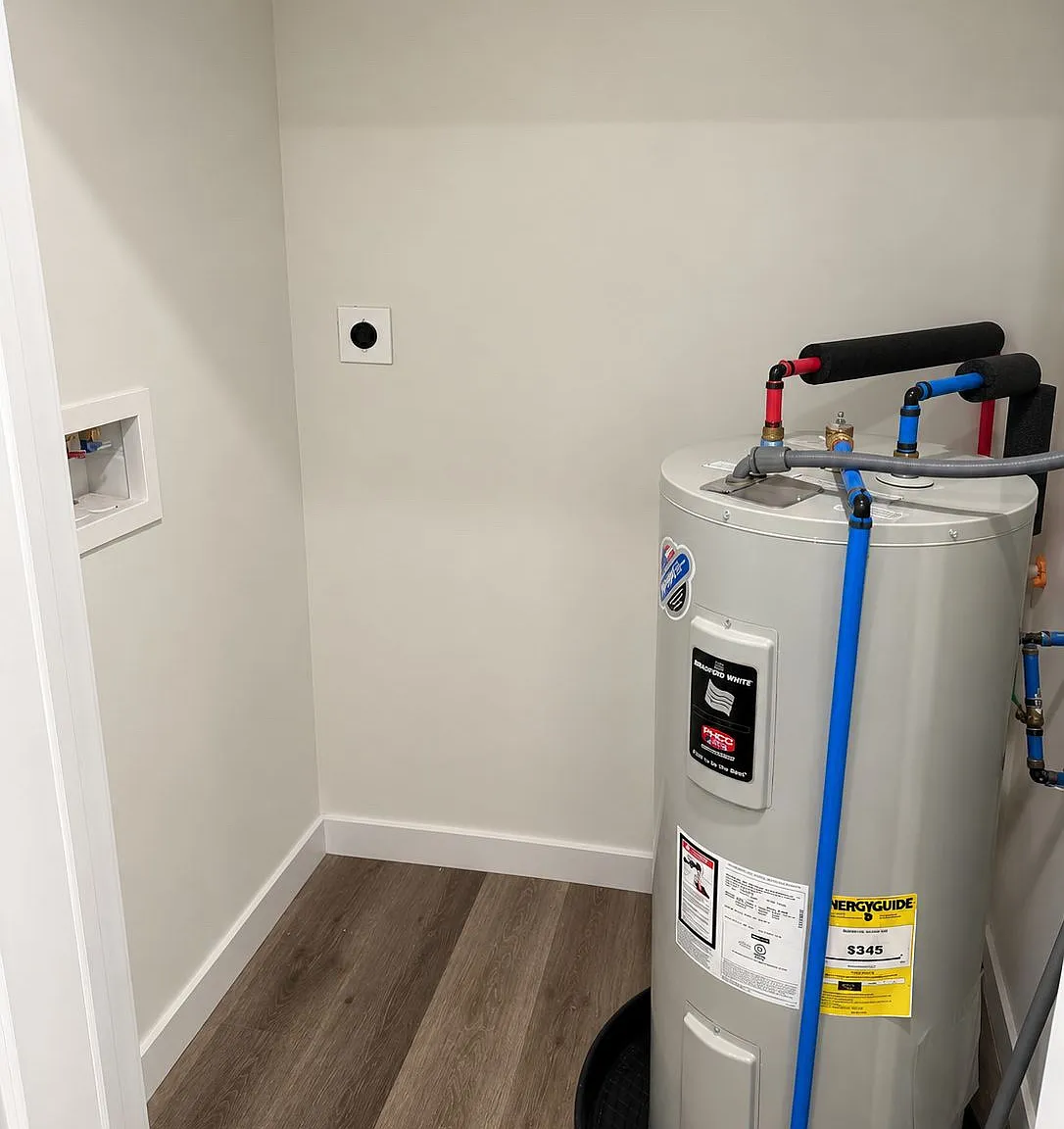 1 bed, $1,636 — Photo 2