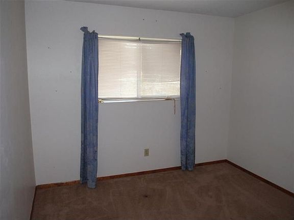 4th image of 103 Edward Dr