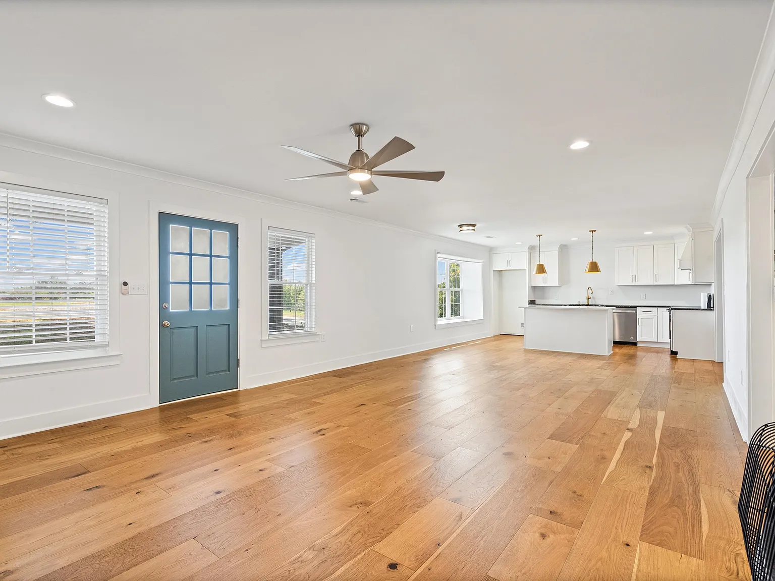 4 bed, 3.0 bath, 3052 sqft, $3,000 — Photo 4