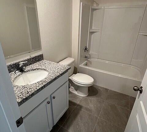 5th image of 1934 Deep Lake Cir