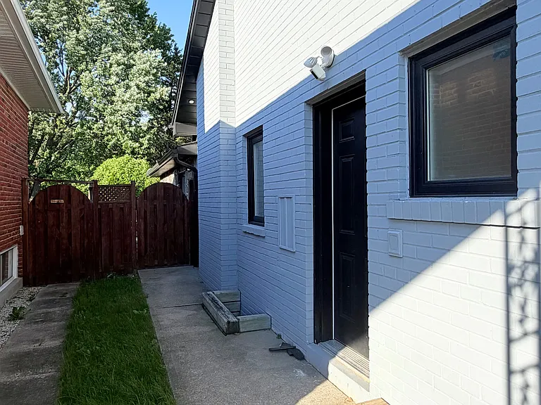 3477 Riverspray Cres — Photo 29