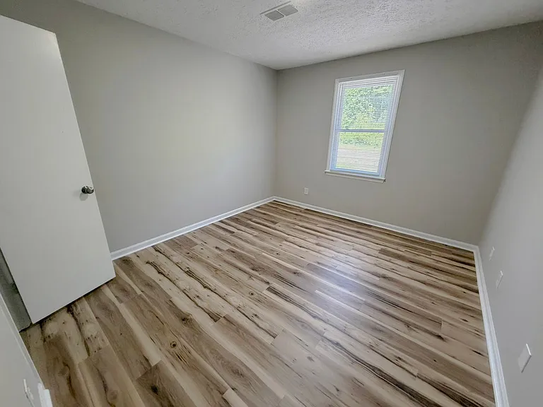 243 Iris Ln — Photo 11