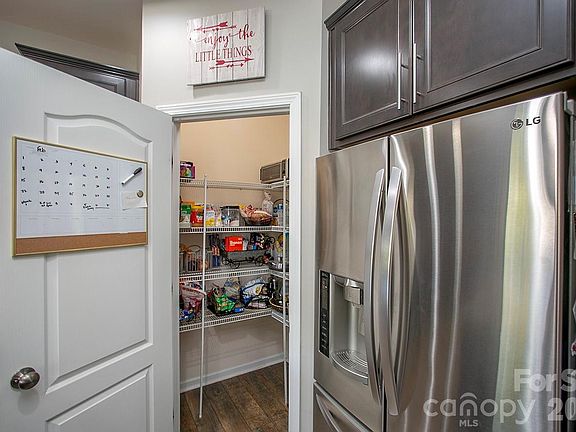 5th image of 2673 Creekview Dr