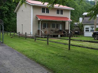 109 W Avis Ave, Man, WV 25635