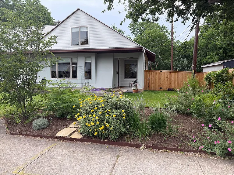 5305 Guadalupe St #A — Photo 2