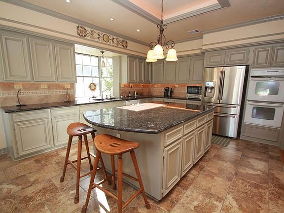 Kitchen (Large Island)