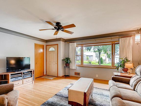 3rd image of 691 36 1/2 Ave NE
