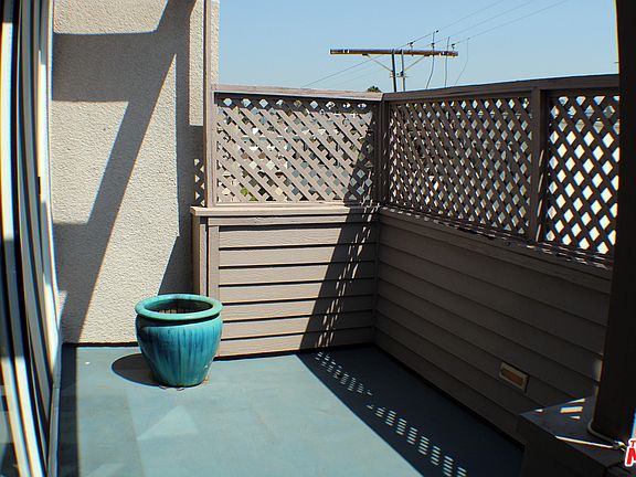 4th image of 850 S Shenandoah St APT 305