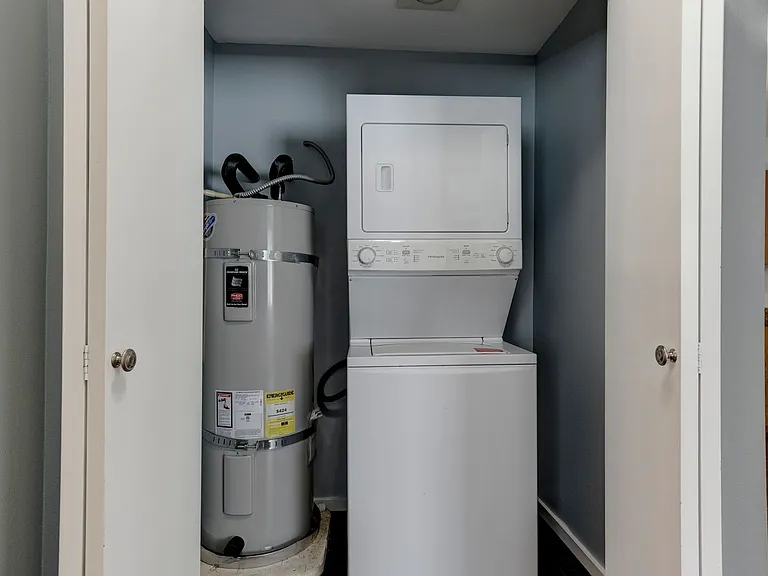 Recently Updated 2-bedroom Cottage — Photo 8