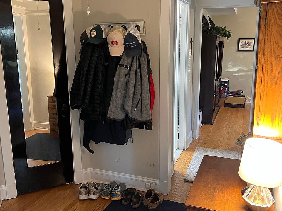 1st image of 3-1421 W Cornelia Ave #3